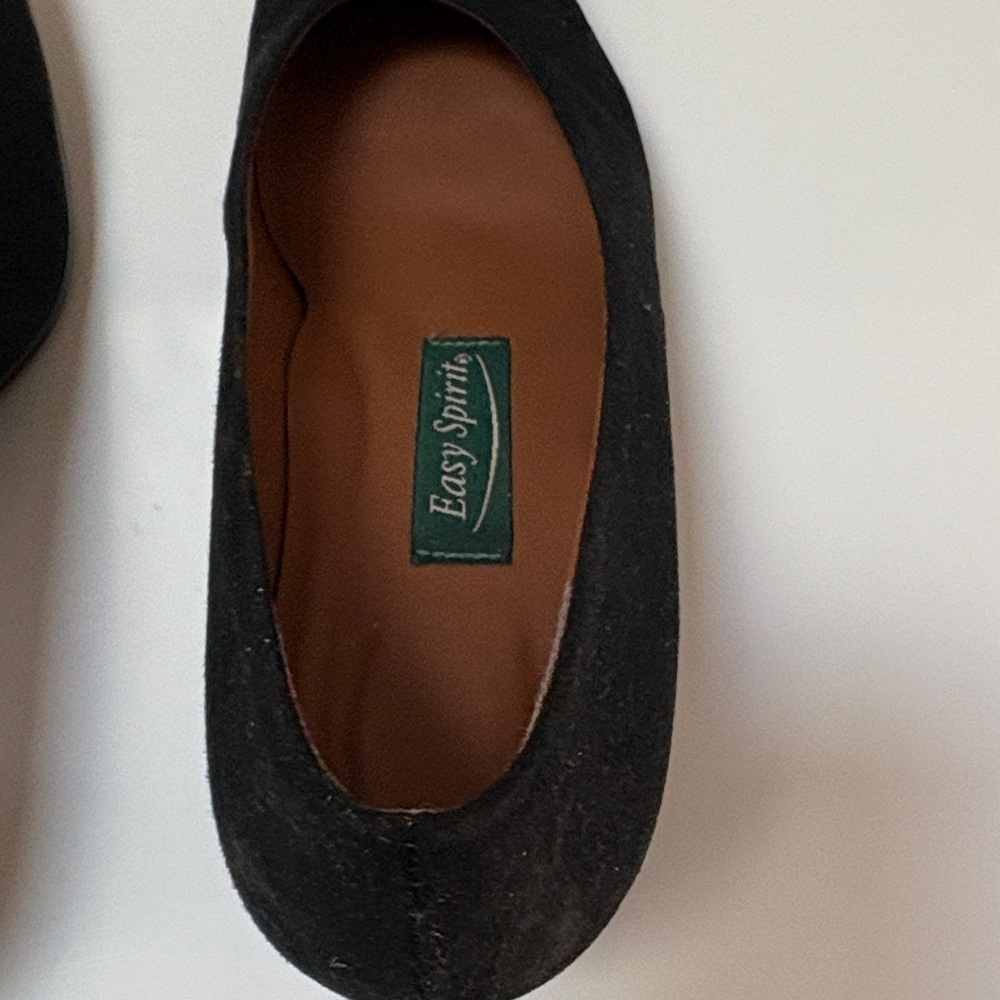 Easy Spirit Elegant Black Heels - Picture 6 of 8
